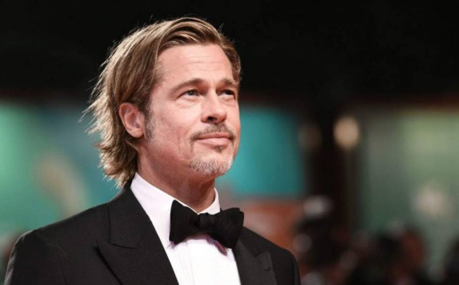 Brad Pitt, de 57 años, exmarido de Angelina Jolie, es otro de los famosos de la pantalla grande que prefieren estar aislados de las plataformas sociales. En su momento le preguntaron si abriría redes sociales a lo que respondió: 'No va a pasar, nunca, la vida es muy bonita sin ellas'.