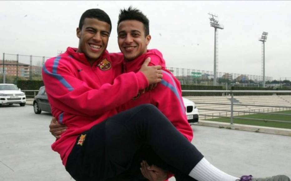 Los Alcántara - Thiago y Rafinha ambos estuvieron en categorías inferiores del Barcelona, Thiago debutó en el primer equipo en 2009 y Rafinha lo hizo a finales de 2011.