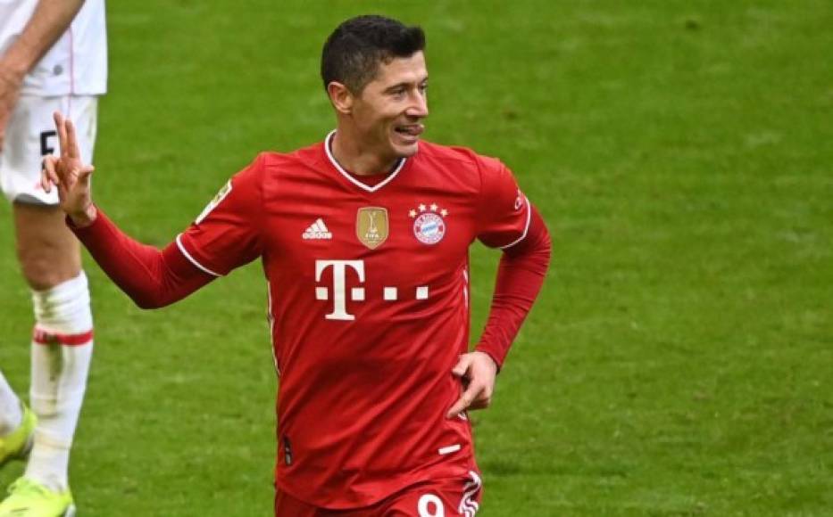 Robert Lewandowski: Anotó 48 goles y 9 asistencias en la temporada siendo la figura en el ataque del Bayern Múnich que logró la Bundesliga; además de la Supercopa Alemana.