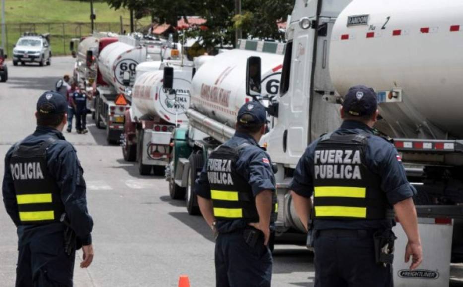 Las autoridades costarricenses indicaron que la policía ha realizado varias intervenciones en el país buscando remover los bloqueos temporales en carreteras y en accesos a instituciones públicas, realizados por manifestantes.