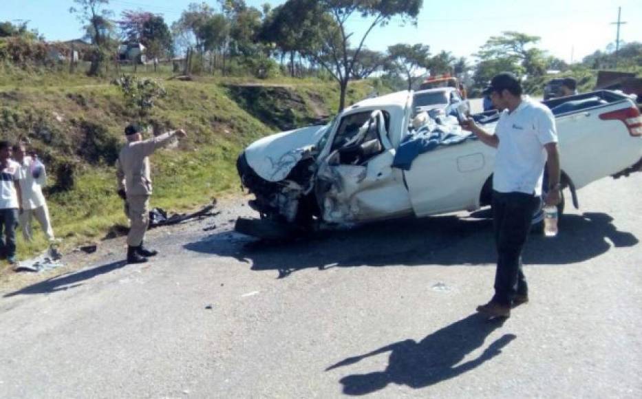 26 Enero - San Simón, Yoro<br/><br/>Al menos 17 personas resultaron heridas cuando un autobús y un vehículo particular colisionaron en la carretera que conduce a la aldea San Simón en Yoro. <br/><br/>Los heridos fueron trasladados a un hospital estatal. <br/>