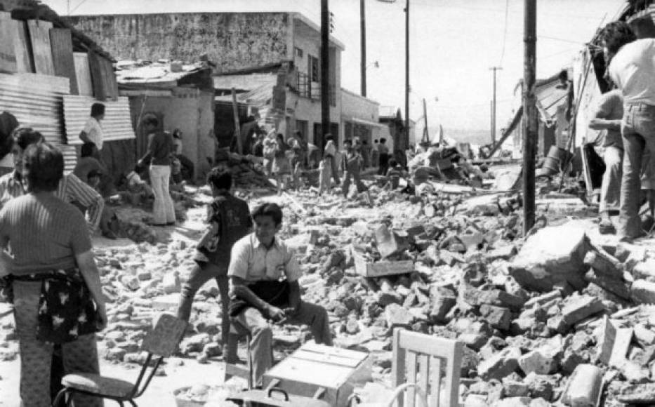 Ciudad de Guatemala, 4 de febrero de 1976<br/>Intensidad: 7.6 grados<br/>Víctimas: 23,000 muertos, 76,000 heridos<br/>Un cuarto de millón de casas fueron destruidas y más de un millón de personas quedaron sin hogar. <br/>