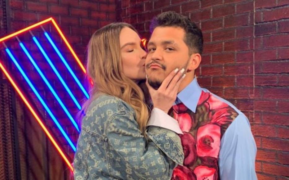 Los famosos hicieron pública su relación amorosa en agosto del año pasado, durante las transmisiones del programa La Voz México, en el que ambos fueron coaches.