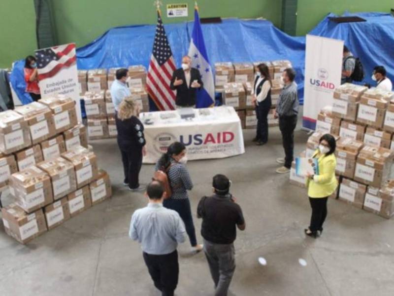 El canciller de Honduras, Lisandro Rosales, agradeció la donación de los ventiladores.