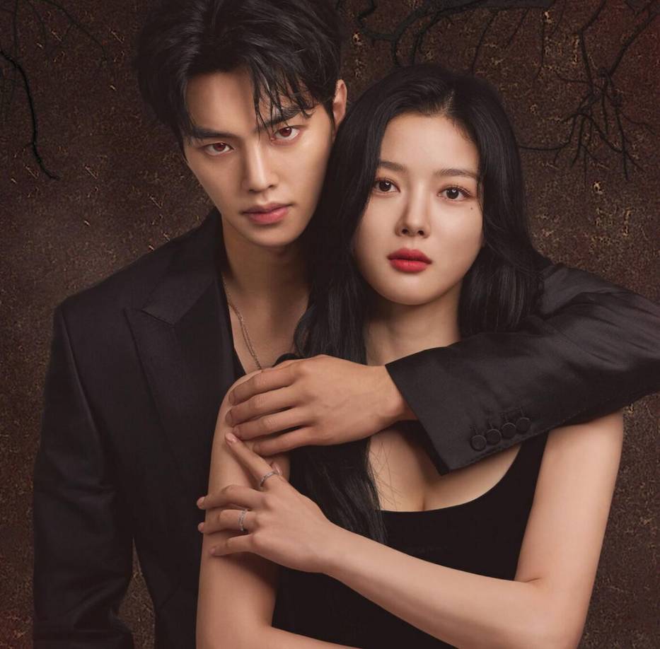 El elenco estelar asistió a la prestigiosa entrega de premios asiática, menos Song Kang. Fue su co protagonista, Kim Yoo Jung, quien subió sola a recoger su premio.