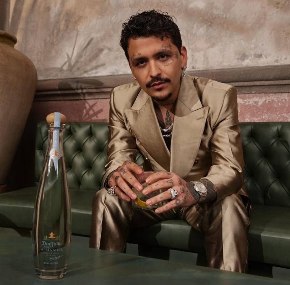 Cabe mencionar que, los fans de ambos artistas, mantienen expectativas altas de esta colaboración, dado a que la misma tiene mezclas musicales características al estilo charro que tanto Nodal y Peso Pluma saben manejar.