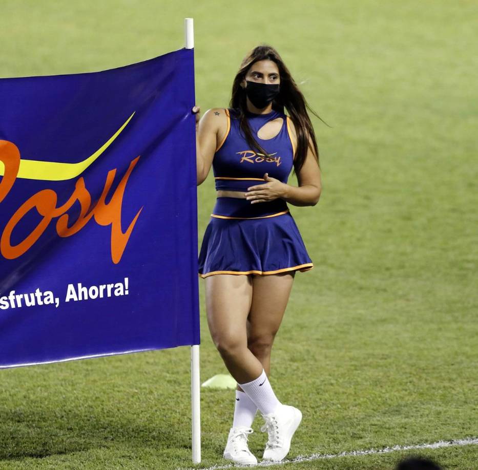 Muchos se han preguntado ¿quién es esta belleza? se trata de Geraldina Muñoz, una guapa edecán que robó miradas en el derbi Marathón-Real España.