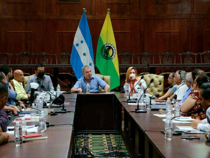 <b><span class=mln_uppercase_mln>EVANGÉLICOS.</span></b> Los pastores se reunieron con el alcalde Roberto Contreras para planificar el proyecto de las bodas masivas.<span class=mln_uppercase_mln> </span>