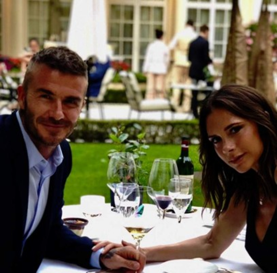 Así, la fortuna de la mediática pareja asciende a unos 200 millones de euros, según la lista de los más ricos de Inglaterra del The Sunday Times.