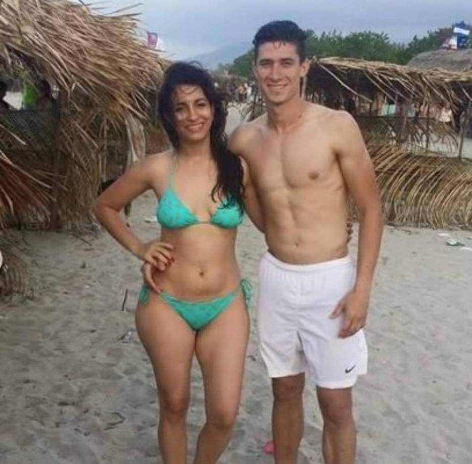 En sus momentos libres ambos disfrutan de sus vacaciones en las playas. Adiós al fútbol y a los trabajos domésticos en momentos.