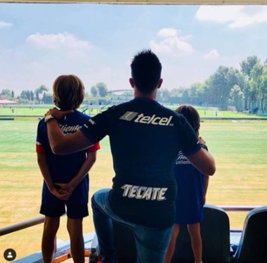 Llegó a México en 1995 y luchó por conseguir un lugar en la televisión mexicana... y lo logró. Le empezó a ir de maravilla, primero estuvo en la telenovela Perla, después como conductor en el programa Insomnia y en Sexos en Guerra (donde conoció a Ingrid Coronado) y más tarde, en Venga la Alegría, donde estuvo siete años ininterrumpidos.<br/><br/>