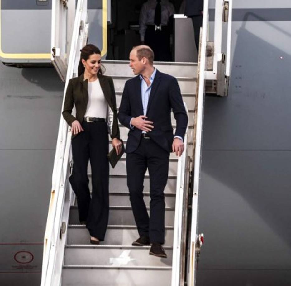 Claro que tratándose de un look lucidó por Meghan en reiteradas ocasiones durante estos pocos meses en la familia real, las comparaciones no se hicieron esperar.