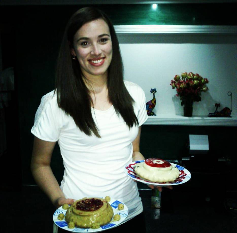 Sin embargo, cámaras de seguridad lo captaron saliendo de su hogar alrededor de las cinco de la tarde. 