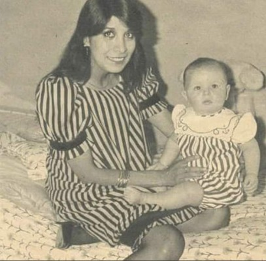 Para muchos internautas puede resultar desconocido, pero el 24 de noviembre de 1983 nació Camilo Blanes, el único hijo del cantante español Camilo Sesto, fruto de su relación con Lourdes Ornelas, quién era una gran fanática del fallecido artista español.