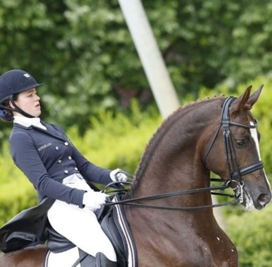 Johan Henrik Andresen Jr. forma parte de la quinta generación de los Andresen, dedicados a la industria del tabaco.