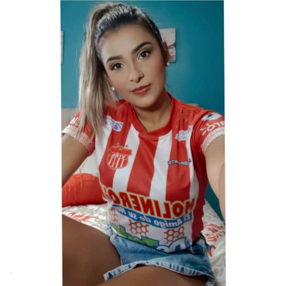 Marla es declarada fanática del Vida. “Claro, soy Vida y tengo todos los conocimientos del fútbol. Mi familia ha sido fanática del Real España, uno crece con influencias; pero desde 2010 no he parado de ir al estadio y es un sentimiento que tengo desde que peleábamos descenso. Ahora estamos en buen tiempo, donde los Vidas peleamos por entrar a semifinales. Es gratificante ver un antes y un después”.