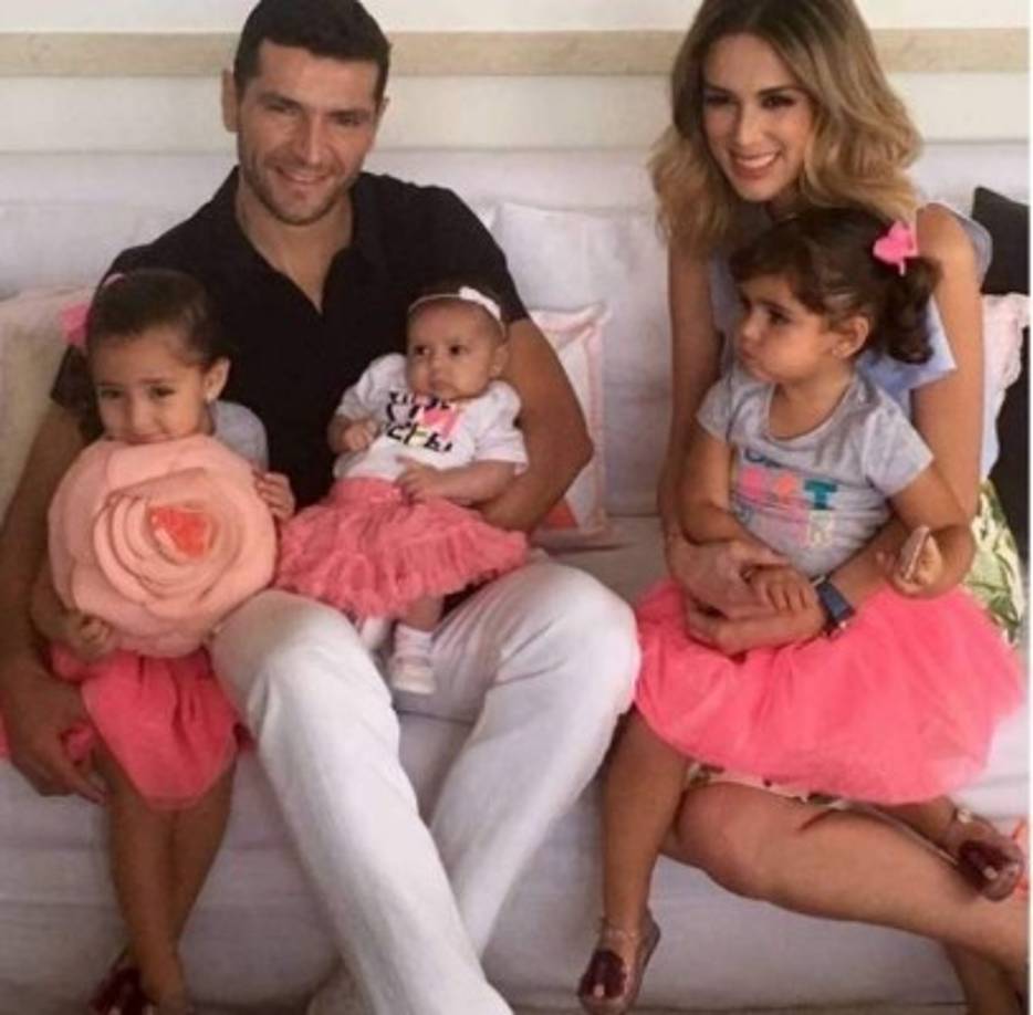 Pero no solo la actriz y su esposo recuerdan el lamentable suceso, también su hija mayor Jackie. 'Ella fue la primera con quien lo platicamos, ella ya sabe, y dice ‘Sí mamá, yo tuve un hermanito que estaba en la panza contigo y está en el cielo y nos cuida. Ella lo tiene presente”, expresó.