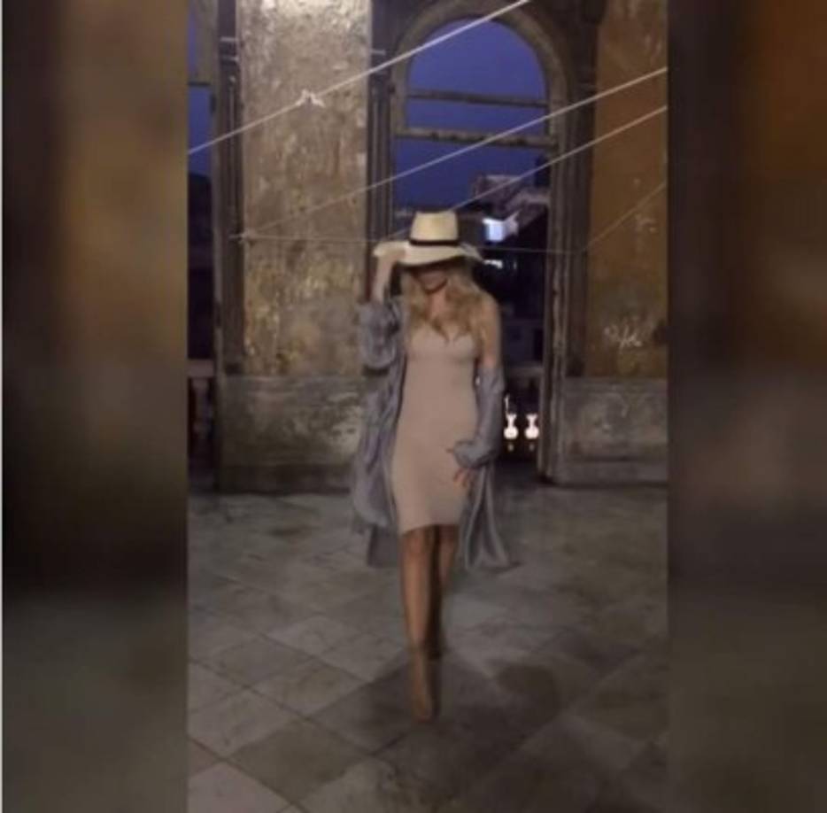 Khloé posando en La Habana.