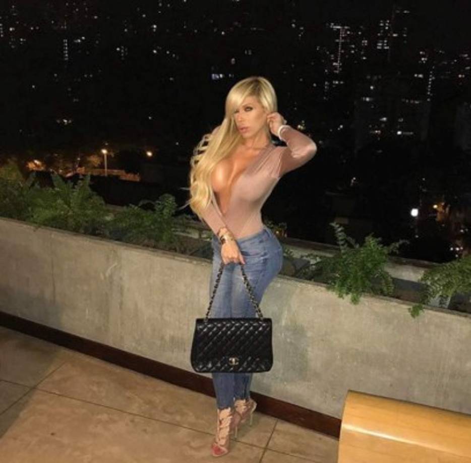 La hija de la presentadora vive una vida de lujos entre USA y México, según sus fotos.