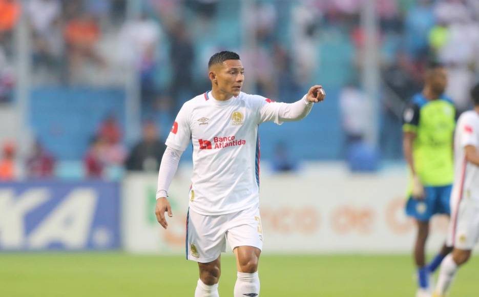 Carlos “El Mango” Sánchez: Al lateral izquierdo se le acabó su contrato con Olimpia.