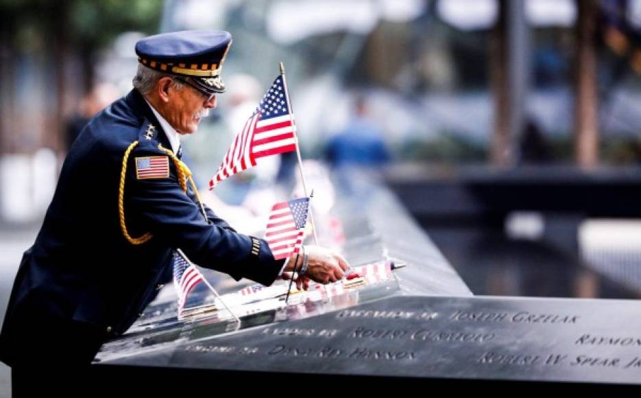 Miles de personas rindieron homenaje este martes a las víctimas de los atentados terroristas del 11 de septiembre de 2001 en el World Trade Center de Nueva York cuando se cumplen 17 años de una de las peores tragedias en la historia de Estados Unidos.