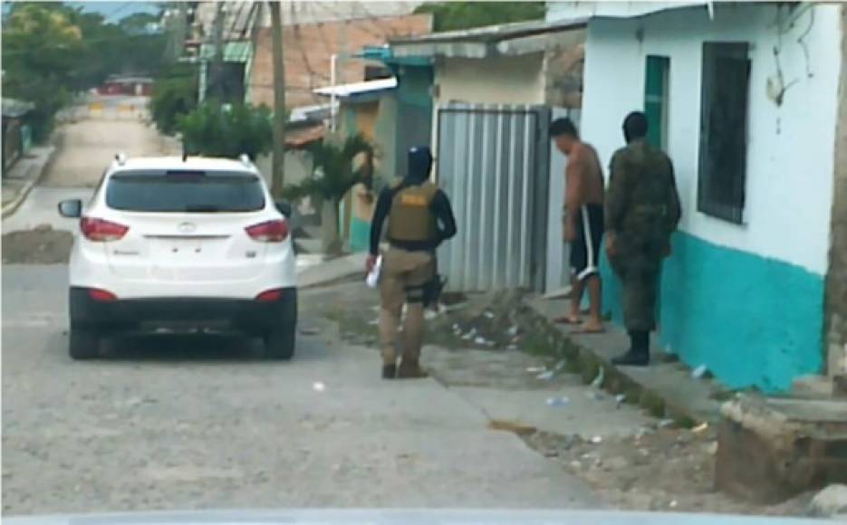 'Operación Tifón' realiza allanamientos en barrio La Sabana, Lourdes y colonia 1 de Mayo en Comayagua, en busca de armas, droga y ejecutar órdenes de captura.