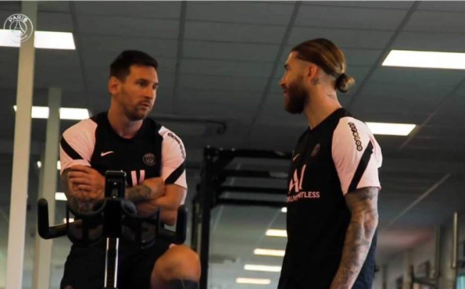 Messi y Sergio Ramos tuvieron una charla por un largo rato en el gimnasio de las instalaciones del PSG.