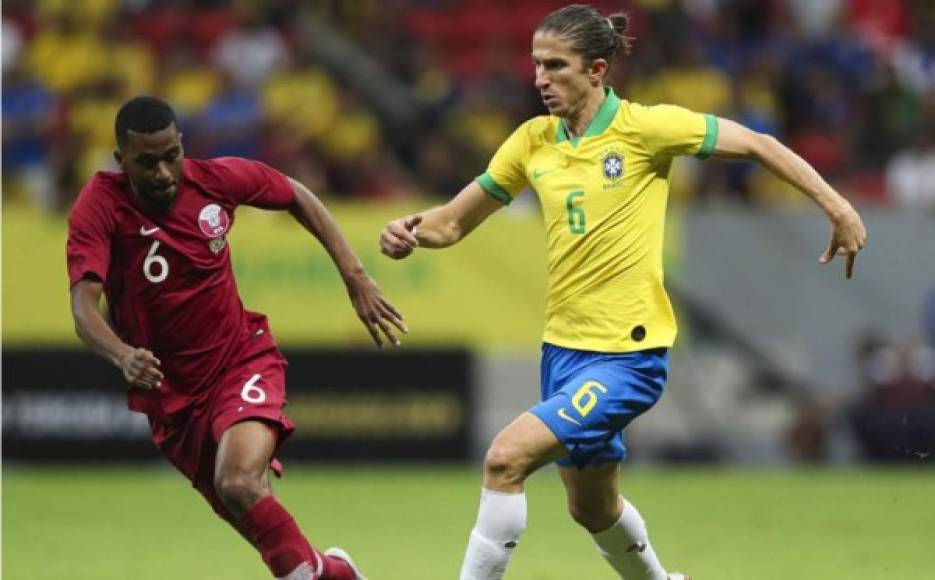 Filipe Luis seguirá en el lateral izquierdo de la Seleçao tras haber iniciado también de titular ante Qatar.