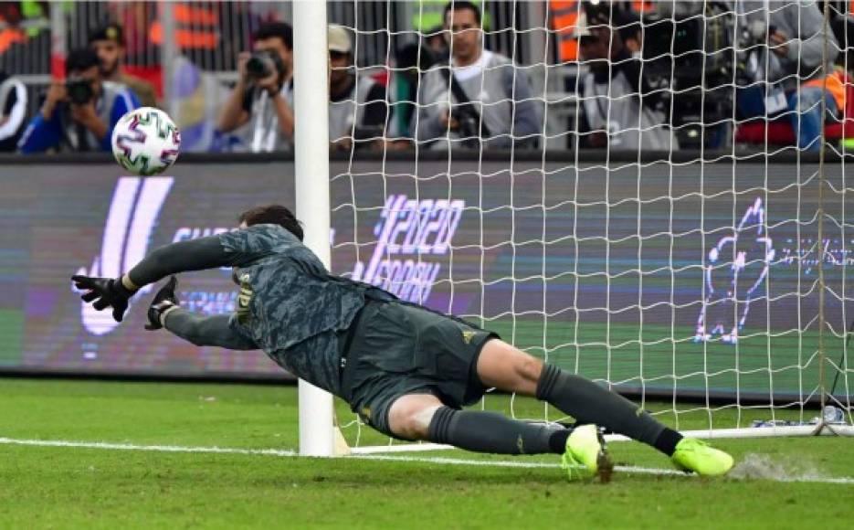 El portero belga Thibaut Courtois detuvo el segundo penal del Atlético lanzado por Thomas Partey.