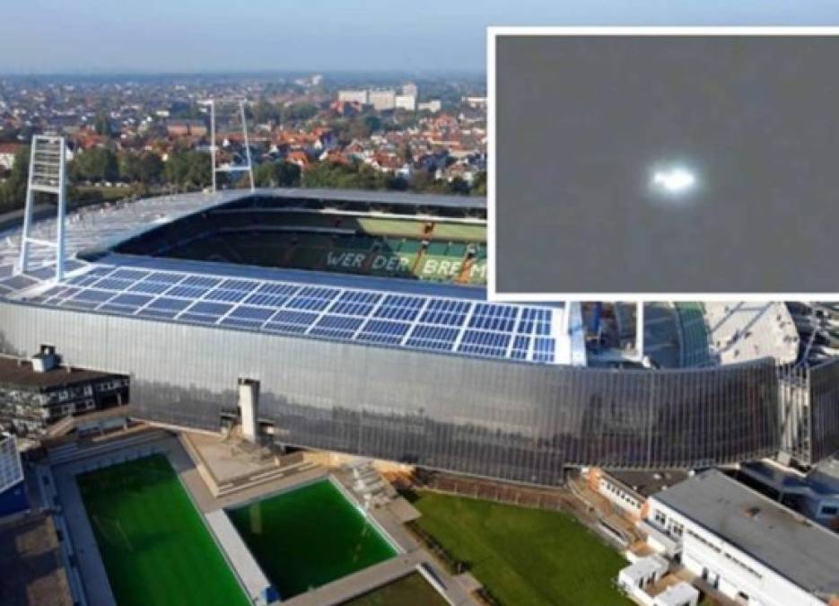 Un ovni sobrevoló el estadio del Werder Bremen en Alemania en enero del 2014.