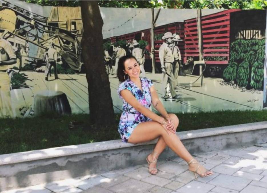 Ana visita regularmente de Honduras y comparte en redes sociales la belleza de nuestro país. Esta foto durante una estadía en La Ceiba.