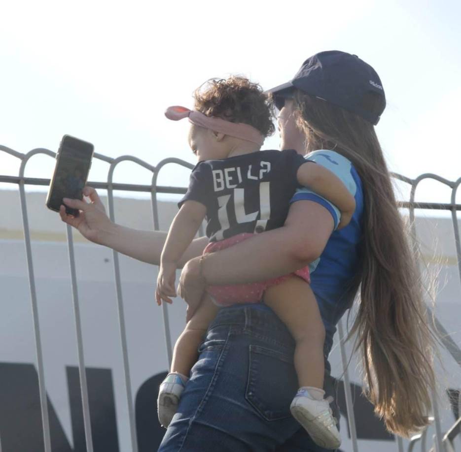 Bellas chicas, mensaje en el estadio y reacción de Héctor Vargas