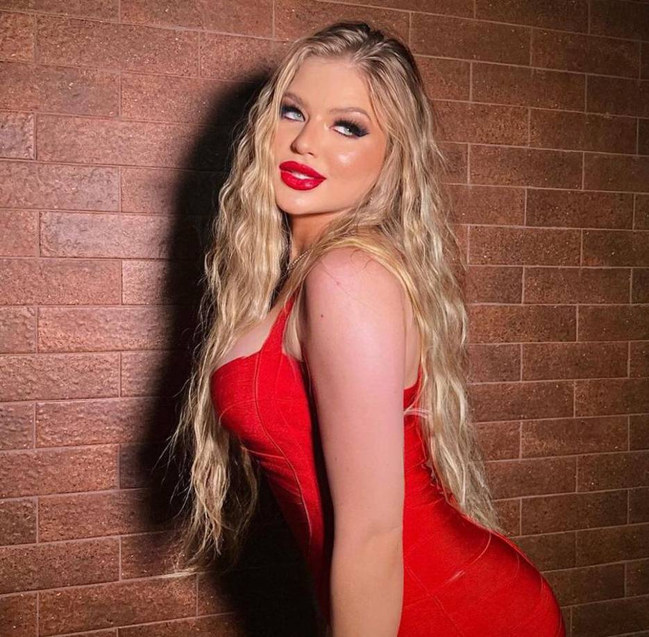 La chica reveló que recibió la invitación en un hotel, y que le dijeron que no hablara del evento, pero soltó un detalle: “Allí estaban vetados los móviles”.