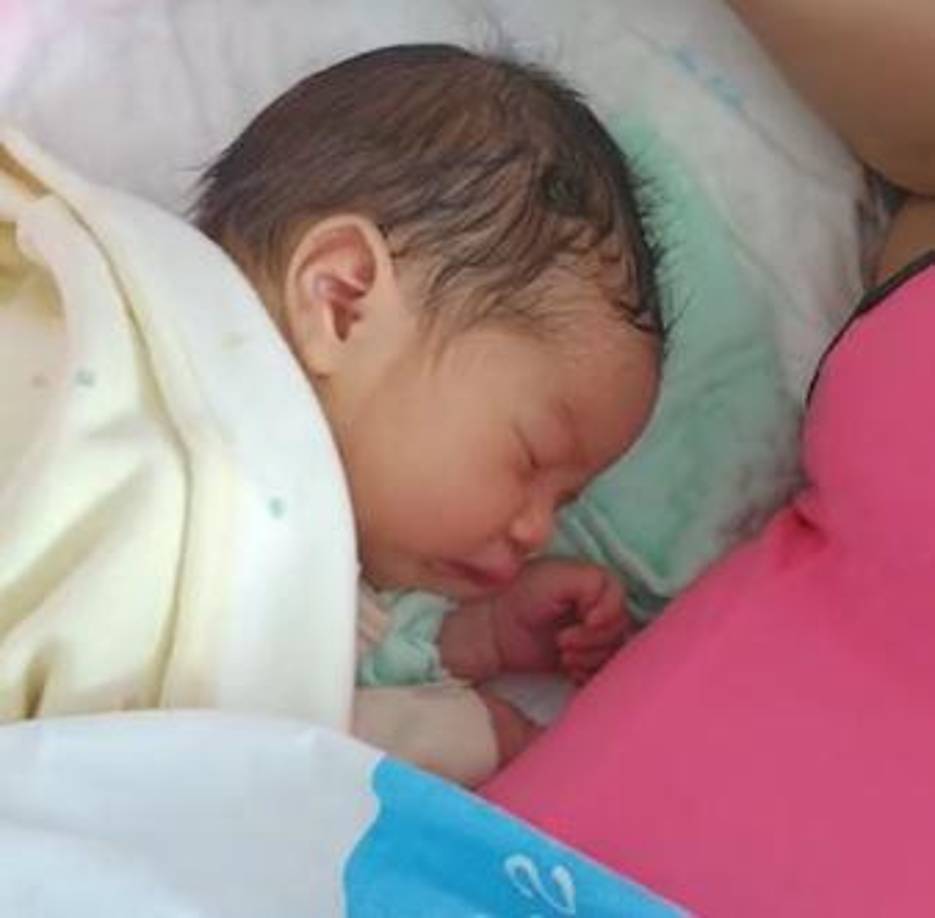 La pequeña se llama Valentina.