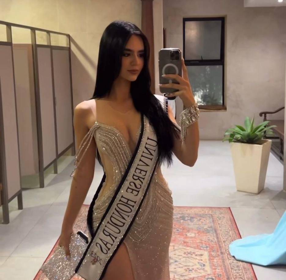 Miss Honduras optó por utilizar el cabello lacio y suelto, mismo que le queda muy bien. 