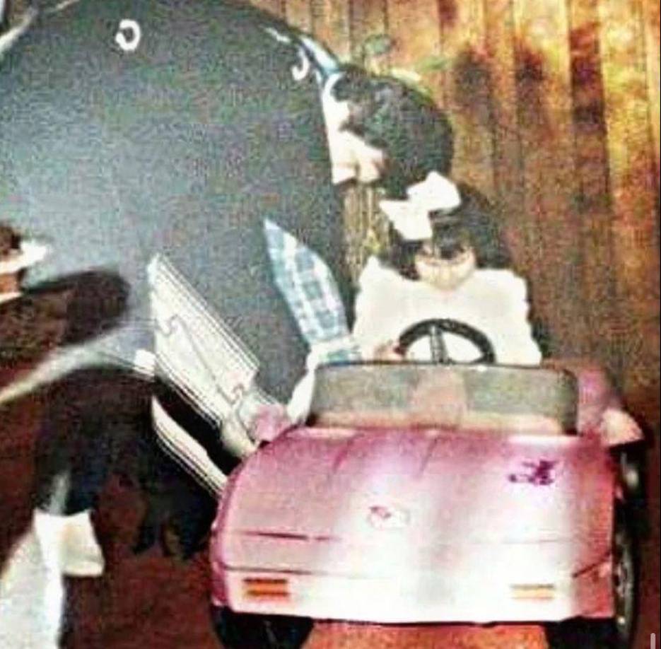 En las fotos se observa al ya fallecido cantante disfrutando junto a su hija. 