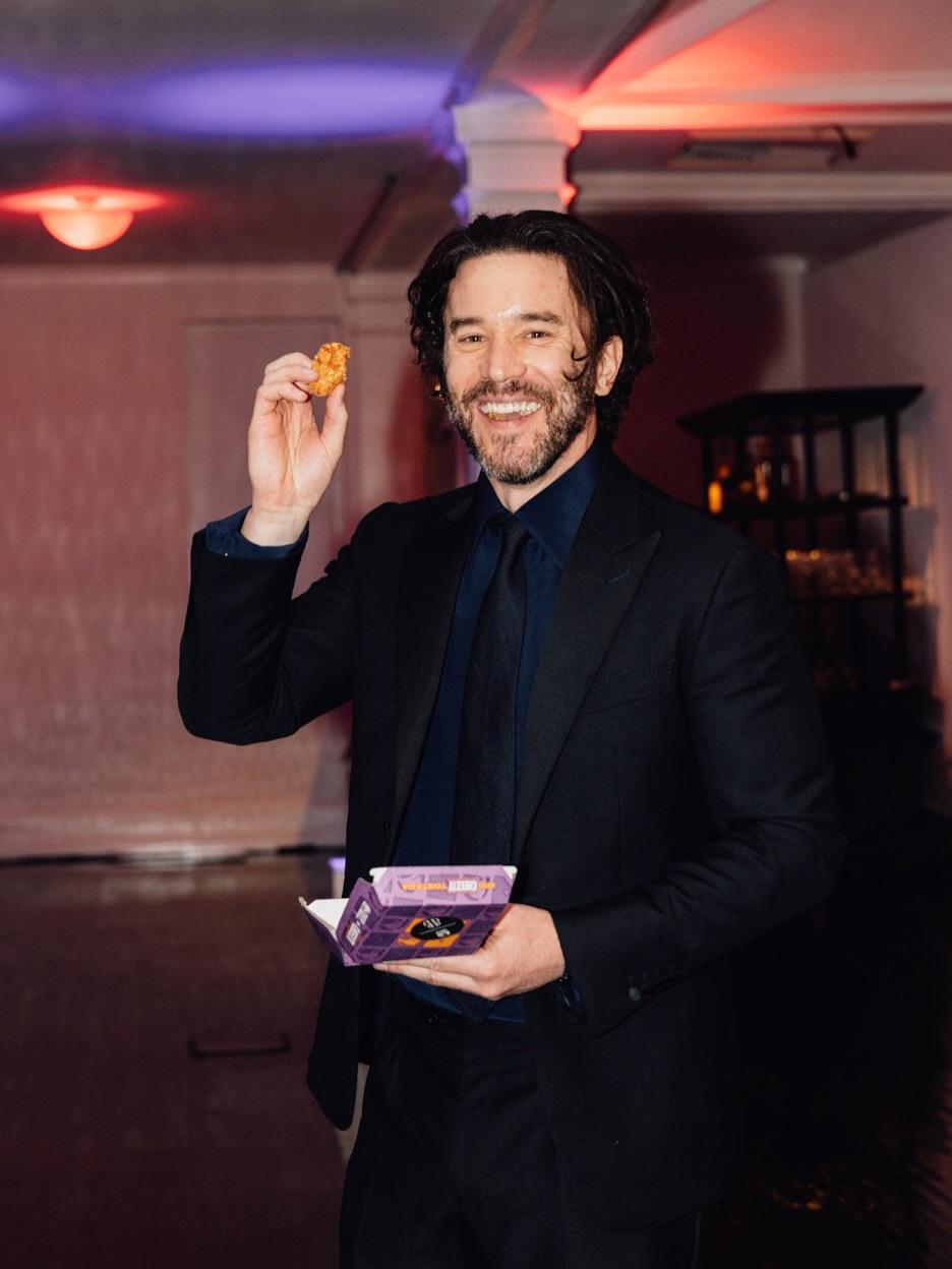 Kaley Cuoco revela por qué ella y su prometido duermen en camas separadas