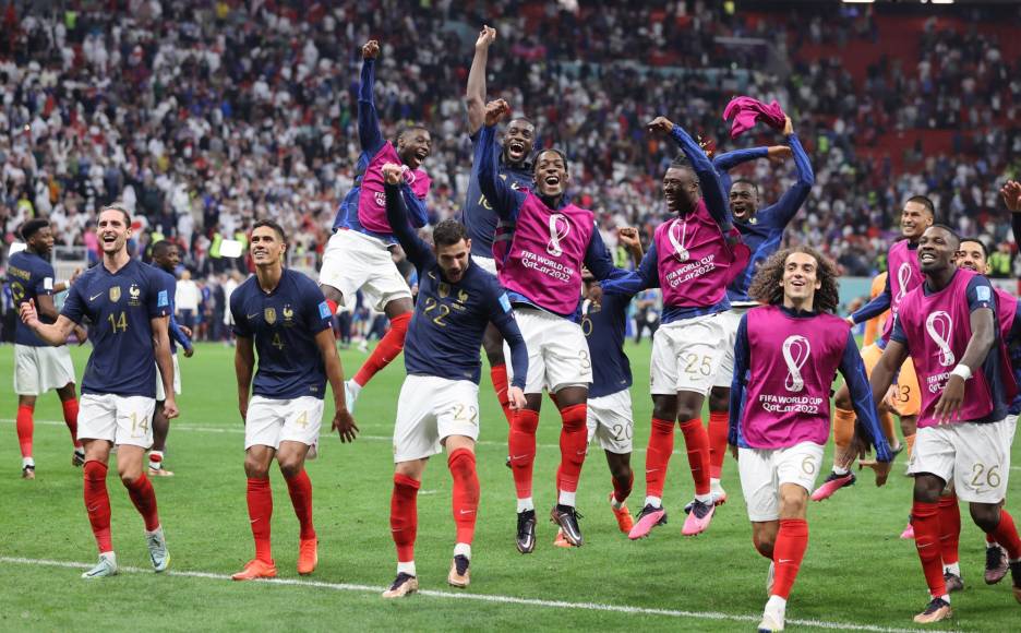 La campeona del mundo <b>Francia</b> derrotó este sábado a Inglaterra 2-1, clasificándose a semifinales del Mundial de Qatar. Los jugadores festejaron a lo grande el pase a la siguiente ronda.