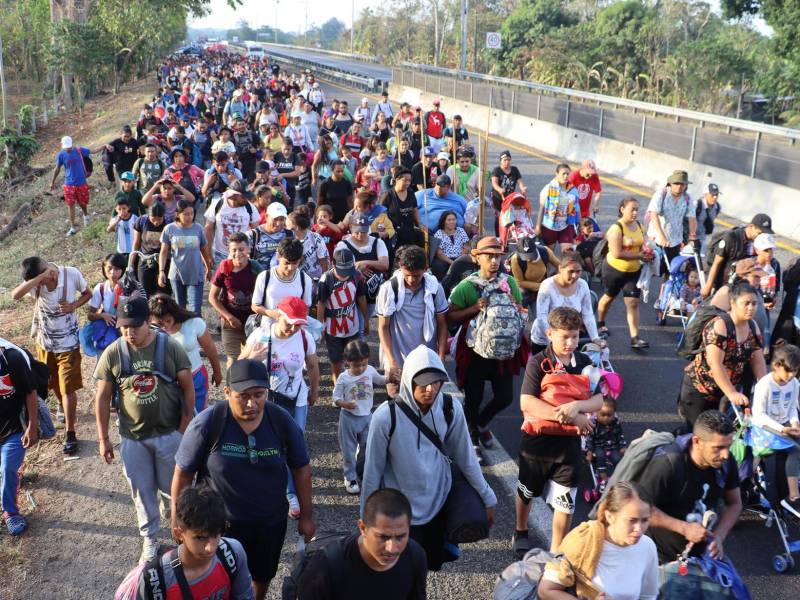 La caravana del 'Viacrucis migrante' se dirige hacia Ciudad de México desde Tapachula.
