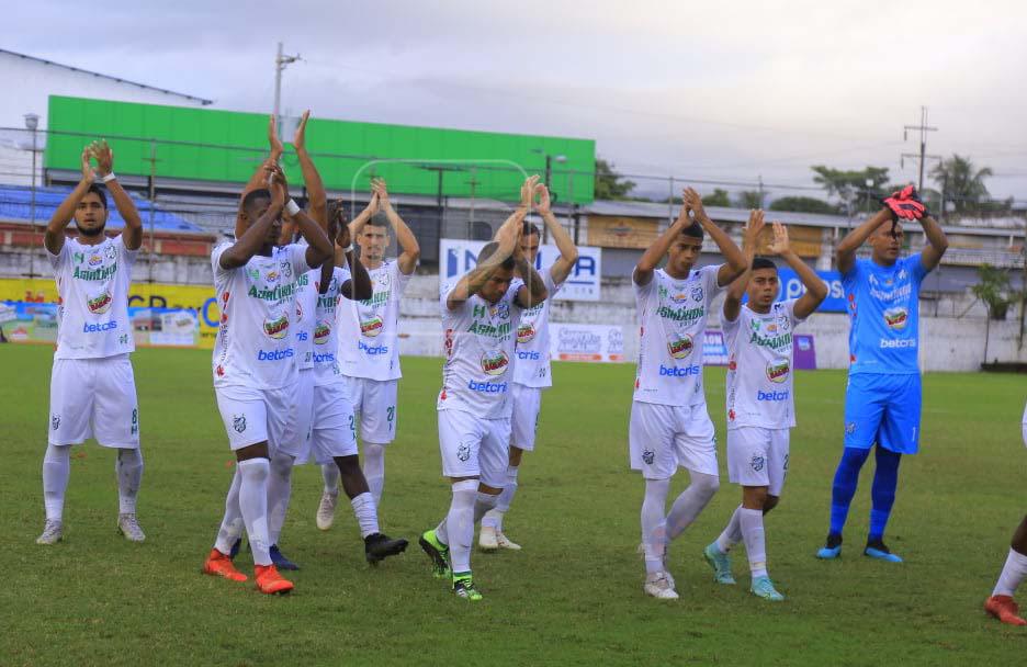 Cuestión de tres: El descenso en Honduras se pone al rojo vivo