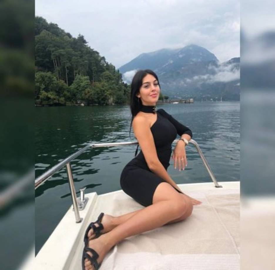 Georgina atraviesa por el momento más complicado de su vida, perdió a su padre y parte de su familia la atacó con fuertes señalamientos. 'Cristiano me está cuidando mucho en estos momentos de tristeza y yo trato de estar fuerte por mis hijos y por él', dijo a la revista Hola.