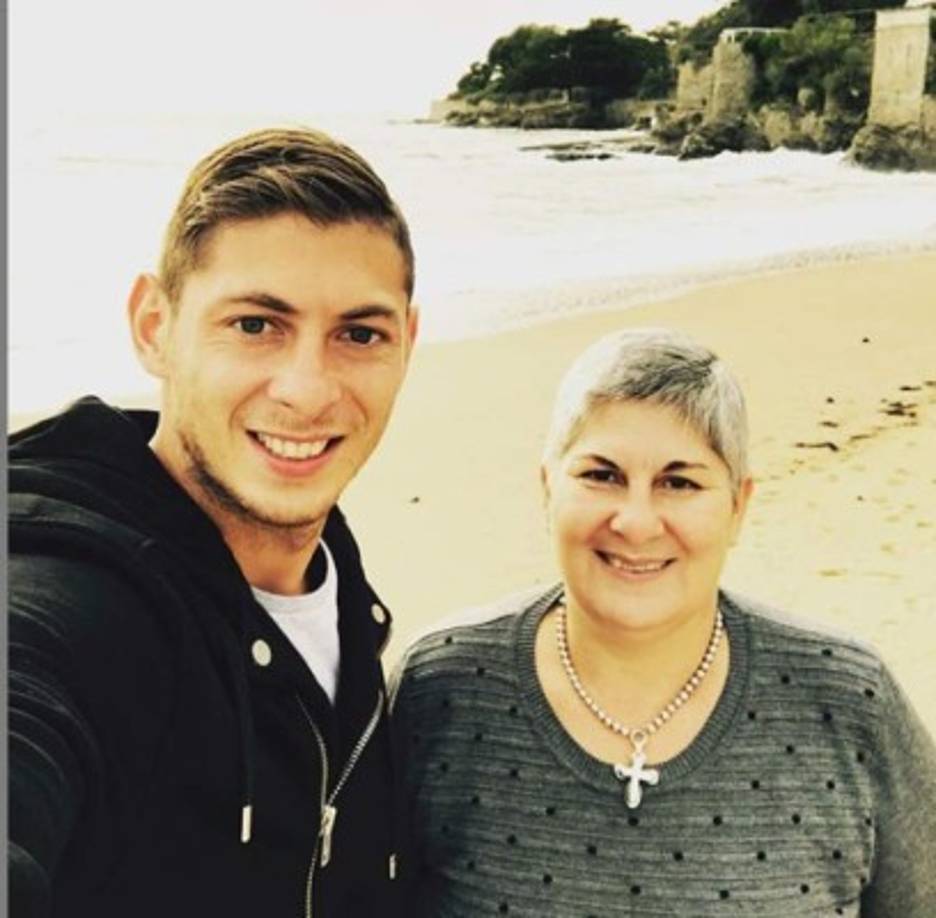 Detectado a los 15 años en un pequeño pueblo argentino de la provincia de Santa Fe, llegó a Burdeos en 2010.<br/><br/>Brillante en cesiones a clubes de categorías más bajas como el Orleans y el Niort, con los que marcó 18 goles en 37 partidos en ambas ocasiones, Sala generaba dudas sobre si podía trasladar este rendimiento a un club de la élite.