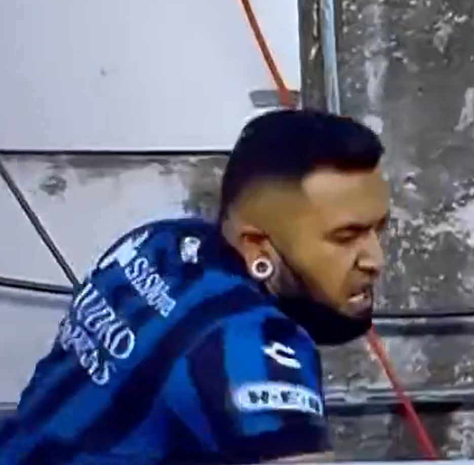 Otro de los seguidores del Querétaro que se vieron involucrados en la batalla campal contra los aficionados del Atlas.