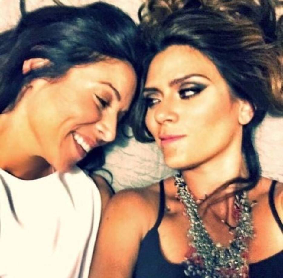 'Hoy quiero dejar mis miedos a un lado y encarar mi verdad. Es así que les comparto una foto bien especial con esta mujer extraordinaria que me ha robado el corazón, que me hace feliz y que suma a mi vida. Porque creo que lo bueno no se esconde sino que se comparte'. Así fue como Kany le dejó saber al mundo quien era su otra mitad.<br/>