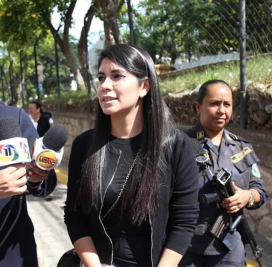 El día de ayer en el juicio oral y público Olga López dijo: 'Buenos días, vengo a demostrar mi inocencia. Soy inocente. Estuve en el momento equivocado, lugar equivocado y con la gente equivocada. Eso se va a probar', comentó ante los reporteros.