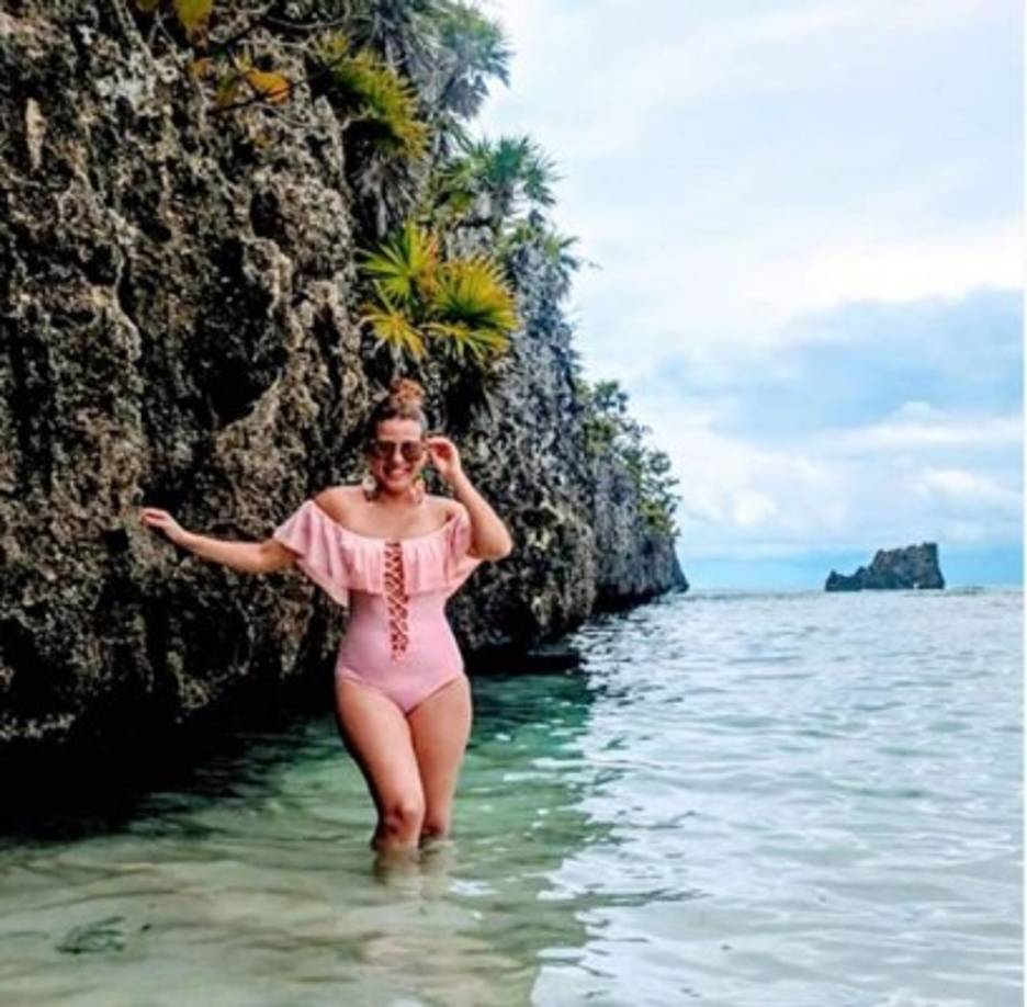 Georgina Hernández, presentadora de Diez TV en Go TV, dijo adiós a la vacaciones en Roatán.