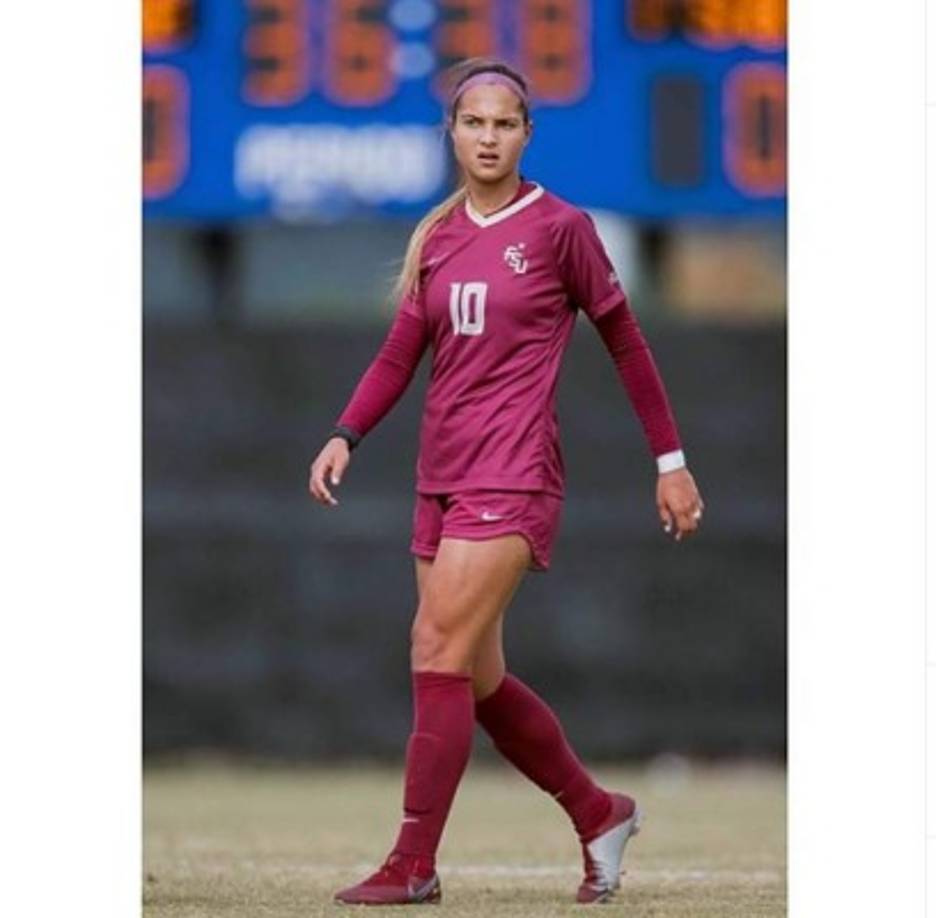 En el 2017, Deyna fue nominada por la FIFA al premio The Best, sin haber jugado en un equipo profesional, lo que generó mucha polémica.