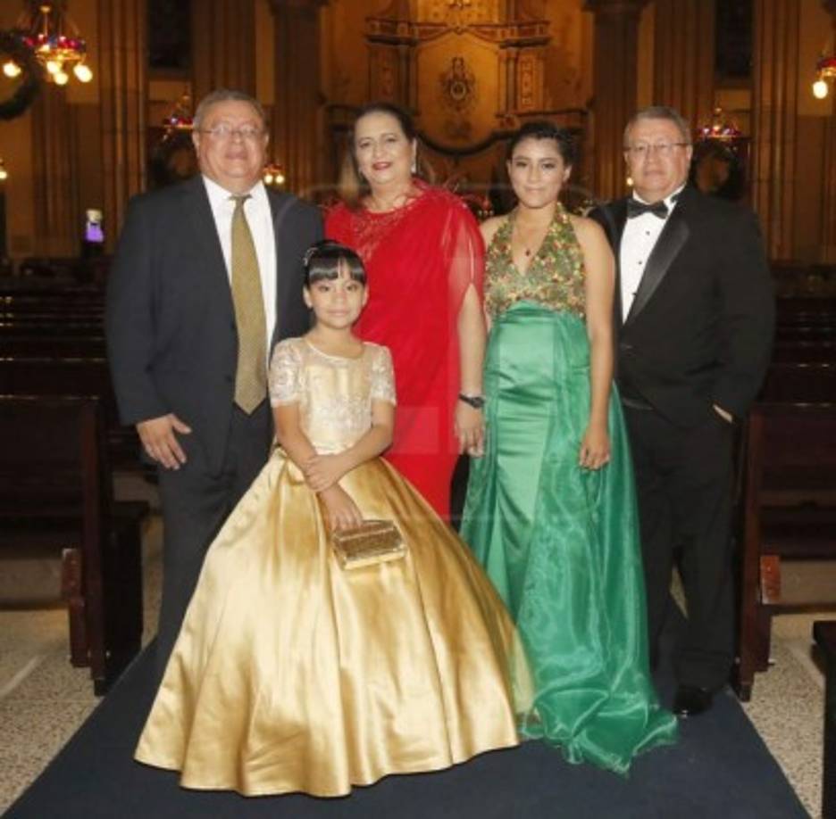 Tras la ceremonia religiosa los nuevos esposos festejaron en una recepción organizada en La Hacienda el Trapiche.<br/>