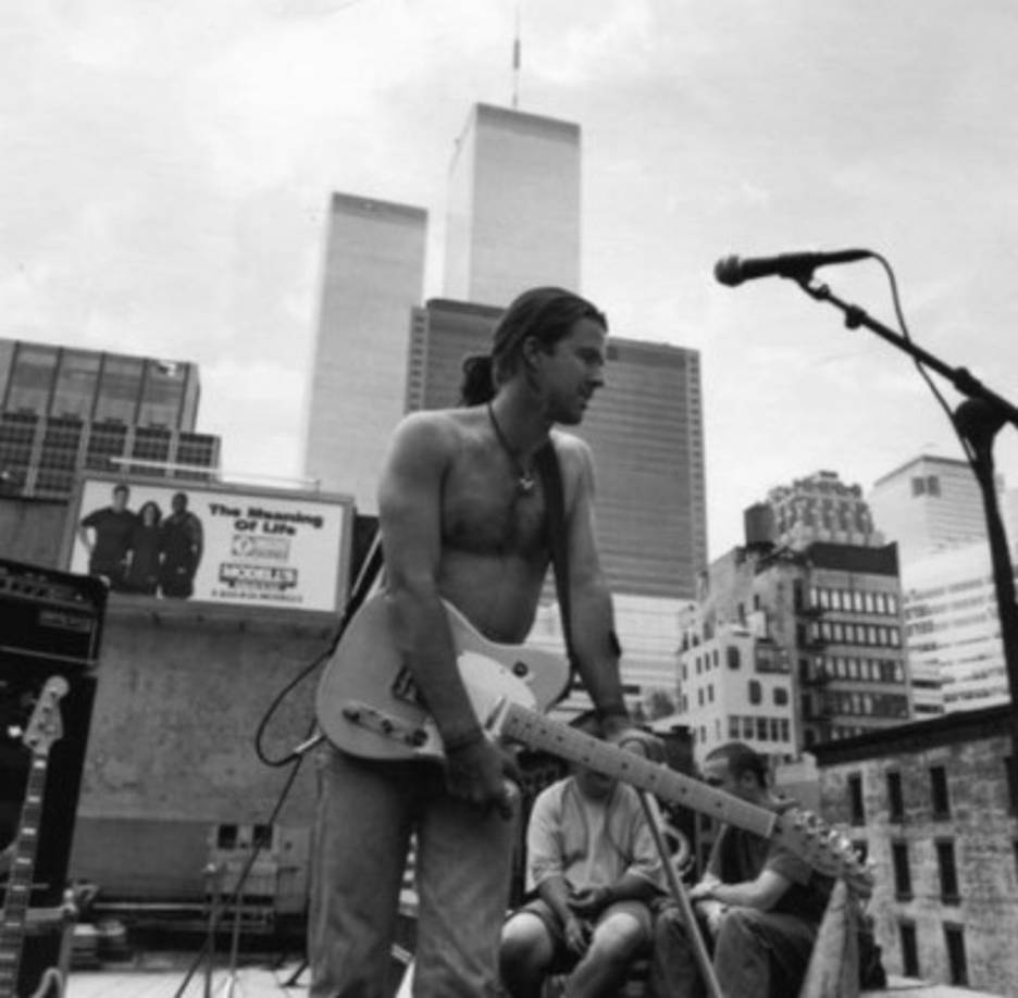 Aunque 'La flaca' fue lanzado en 1996, fue hasta 1997 que alcanzó la fama gracias a un anuncio de televisión. Esto se da poco antes de lanzar su segundo álbum 'Depende' en 1998, otro gran éxito.