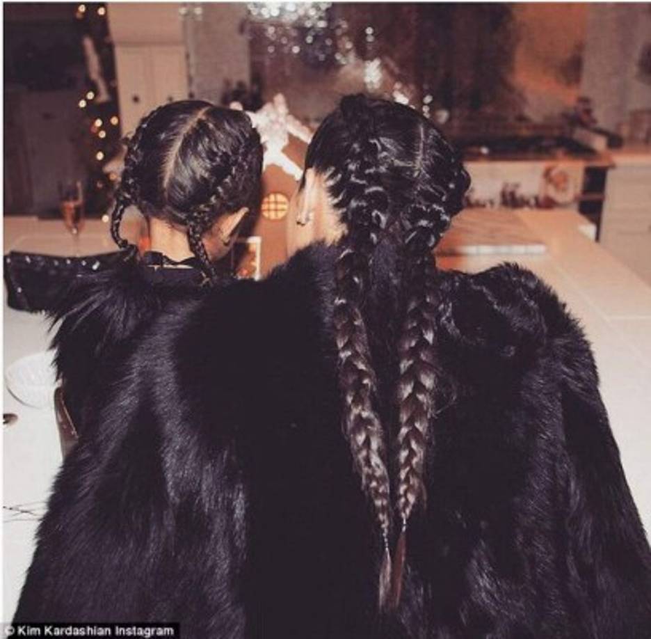 La trenza cruzada que usó Kim Kardashian y la pequeña North.
